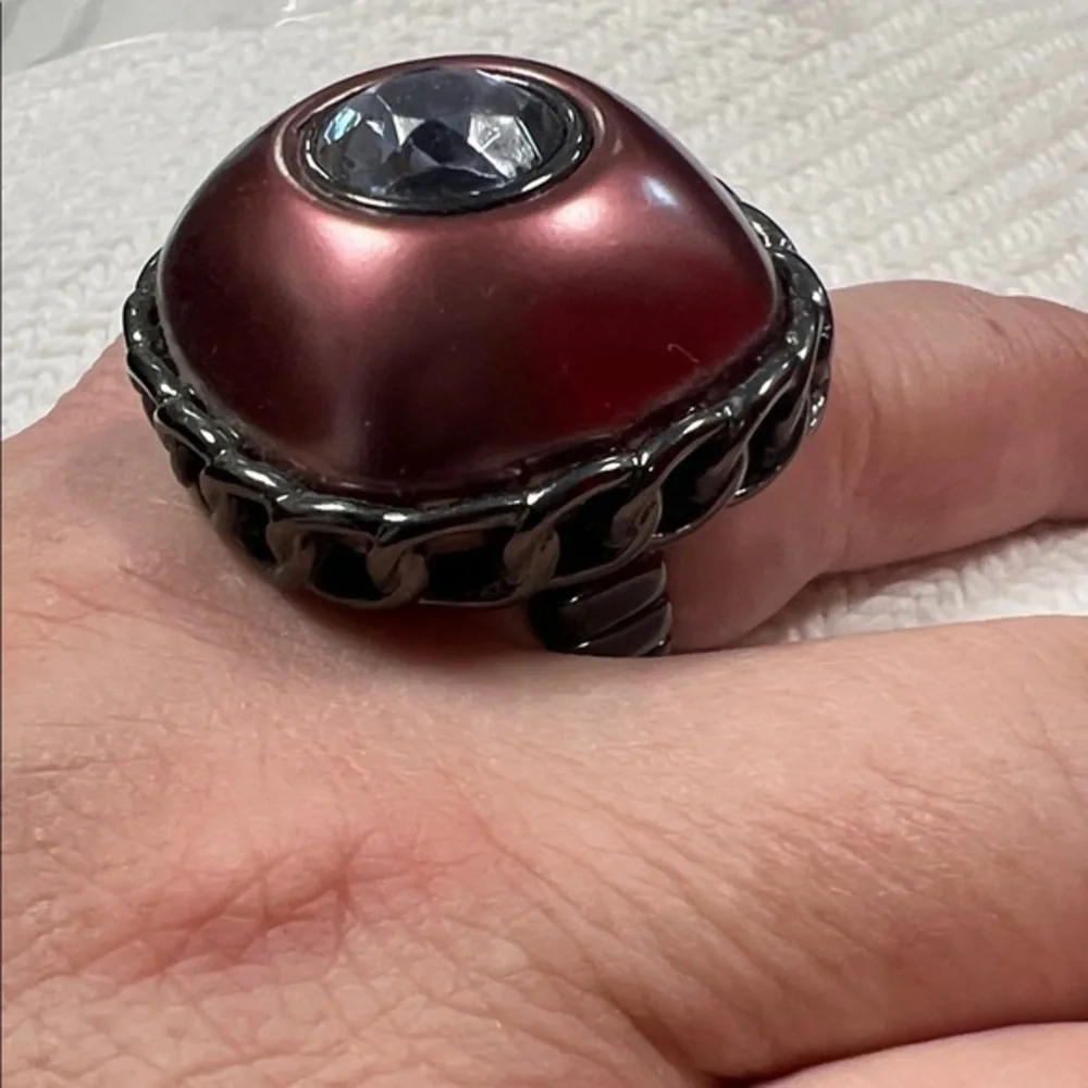 Elegant Red Statement Ring with Chainlink border